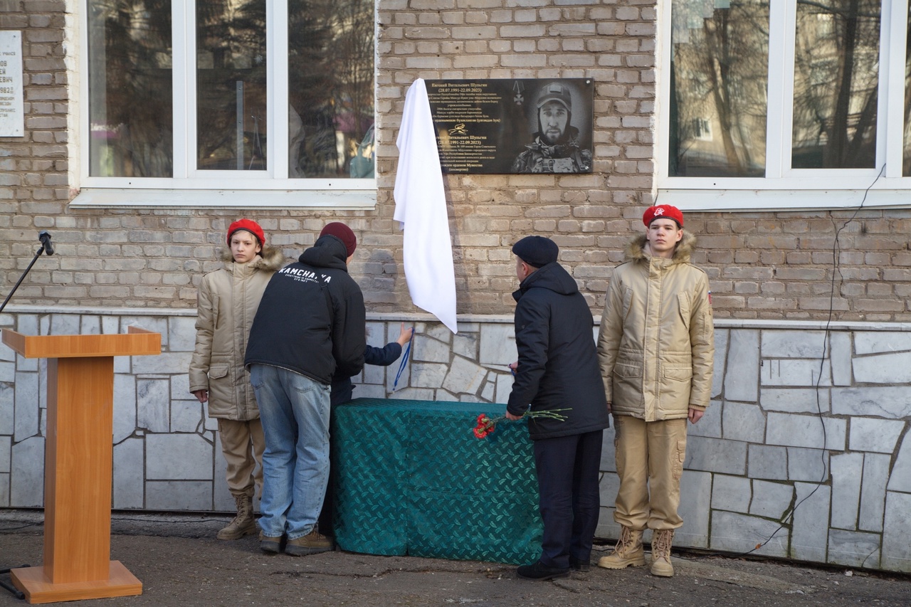 В3